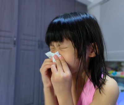 孩子半夜「酷酷掃」爸媽好心疼 醫提過敏三級預防：從媽媽懷孕就要開始