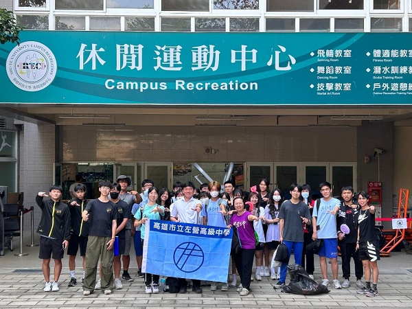 左營高中推行水域課程 學生：「我在水裡拿到潛水結業證書，真酷！」1