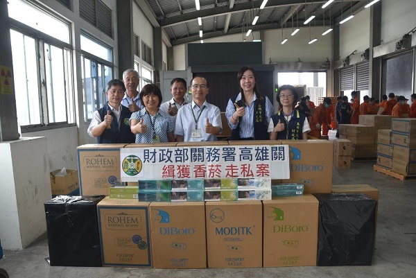 清明連假剛結束，高雄關再度緝獲轉口櫃匿藏菸品市價逾4,000萬元1