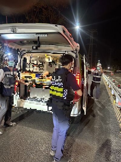 獨居老婦閃到腰 小港警火速協助就醫