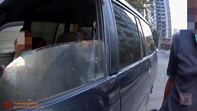 通緝男使出渾身解術，又背胞弟證件又使眼色求救，終仍無法蒙混過關1