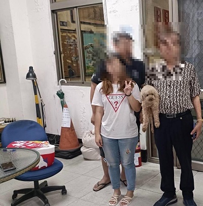 黃金貴賓犬離家玩耍，警調監視器助返家