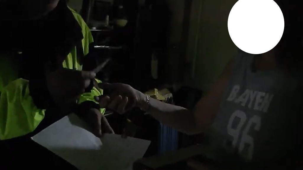 婦人返家避難，未料自己因詐欺案遭通緝，遭警捕歸案