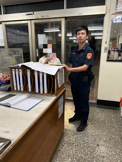 拾金不昧送警局，半年喜獲零用金1