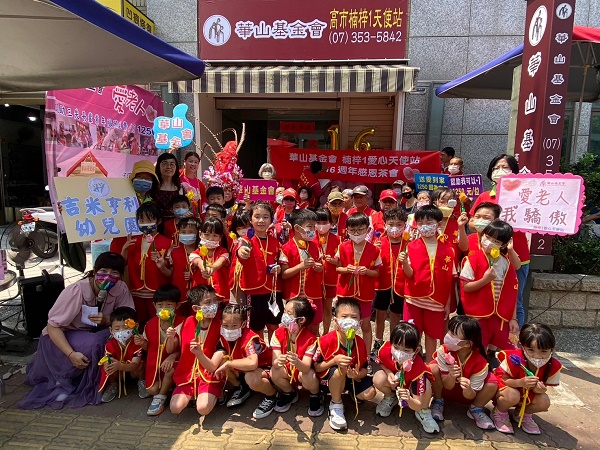 老幼共融烘焙幸福蛋糕 長輩變臉獻藝共度母親節1