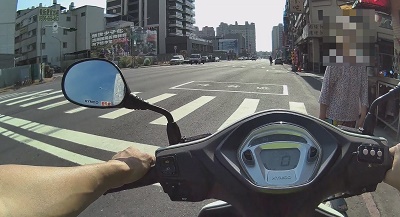 身無分文婦人外出遭反鎖，見警執勤急求助