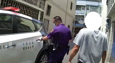 通緝男躲藏家中，仍被警捕歸案