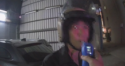 醉女酒駕載子遭警攔嚇到便溺，酒測值超標