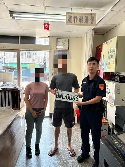驚見路中有車牌，車主獲悉始驚覺