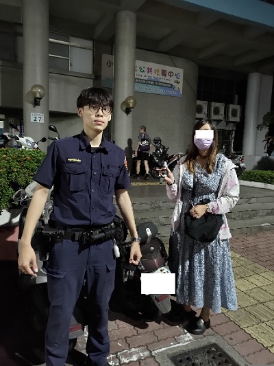高雄女機車鑰匙未拔 小港警協助代其保管