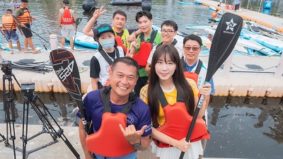 安芝儇愛河嗨玩SUP 歡迎民眾端午河畔共賞龍舟1
