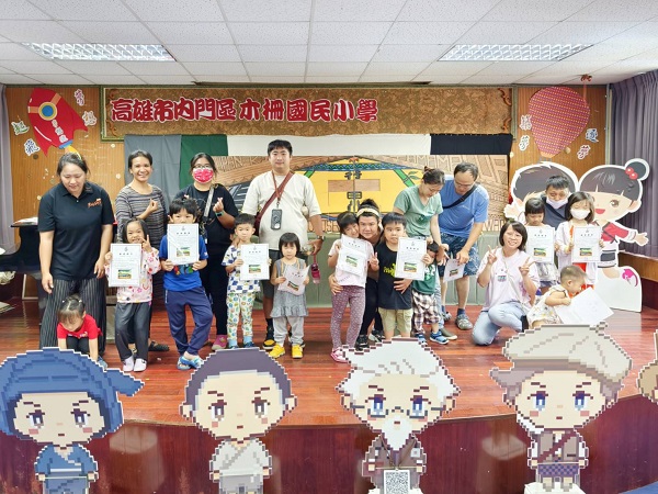 SIRAYA生活智慧營 青瘋俠育兒車10年 環台99圈1