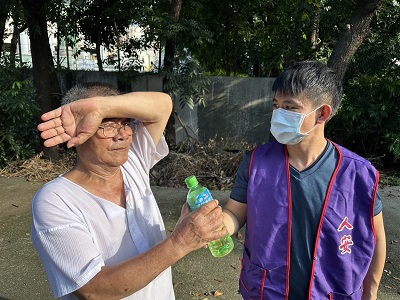 人安楠梓站開啟避暑機制 關懷夏日街頭浪人1