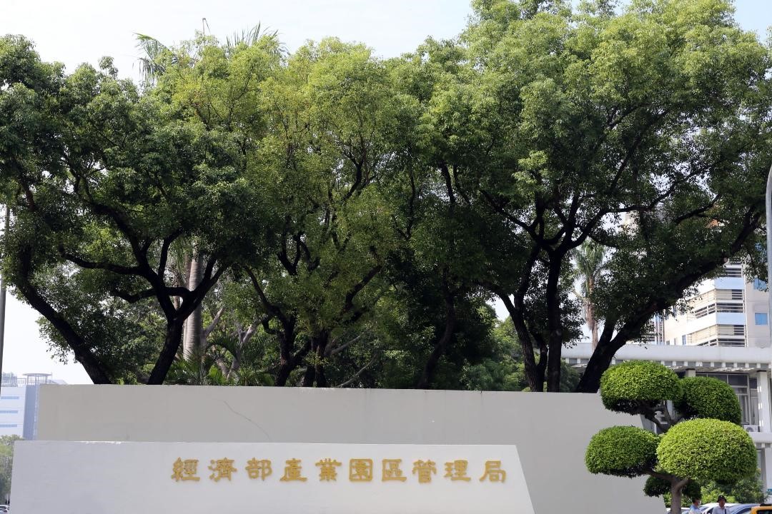聯合再生公司於彰濱產業園區太陽光電標租案，經濟部於釐清相關疑慮前，將不發給電業執照