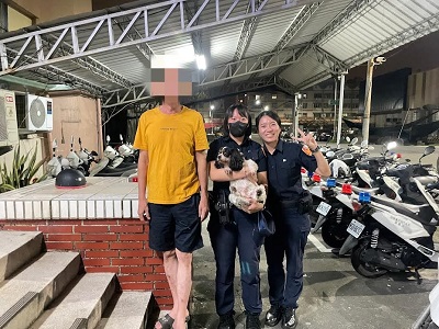 女警尋狗一把罩，男子與愛犬重逢眼眶紅