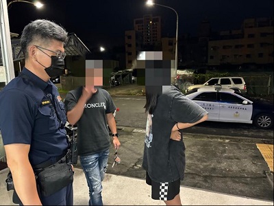 少女忘記帶家裡鑰匙睡超商，警暖心協助返家
