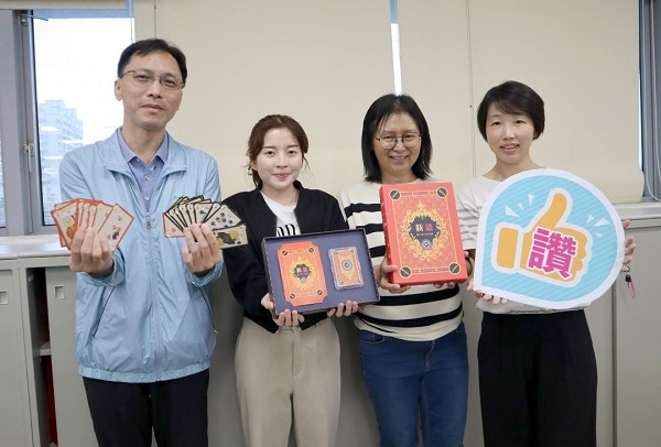 新住民教師的開學禮 高雄市首創設計「新住民語撲克牌」1