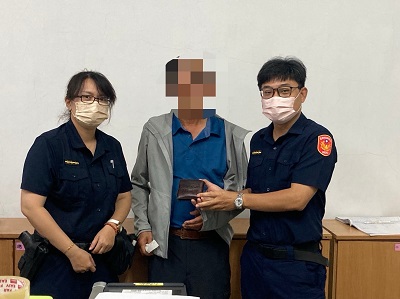 民眾遺失皮夾 警迅速找到失主領回
