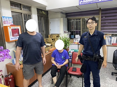老婦騎車迷途 小港警協助返家