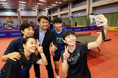高雄大學學生田曉雯、林姿妤 征戰2024巴黎帕奧桌球賽 校長陳啓仁打氣 慰勉訓練辛勞1
