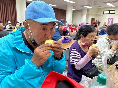 人安鳳山慶中秋 「柚」你來挑戰 剝出幸福滋味1