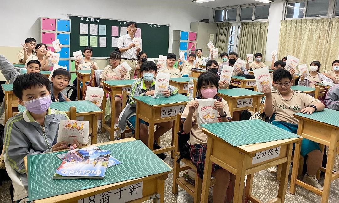 第八節課業輔導課後吃雞排 五甲國中師生好開心1