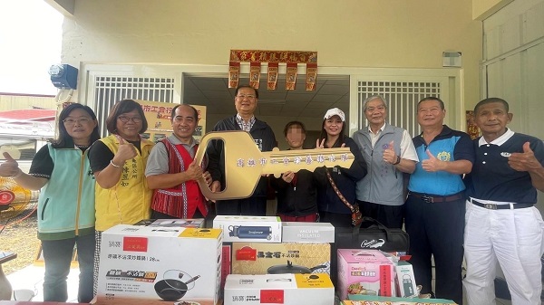 遭逢火災子女被迫中斷學業 高雄市工會行善特攻隊義助翻新厝扭轉逆境2