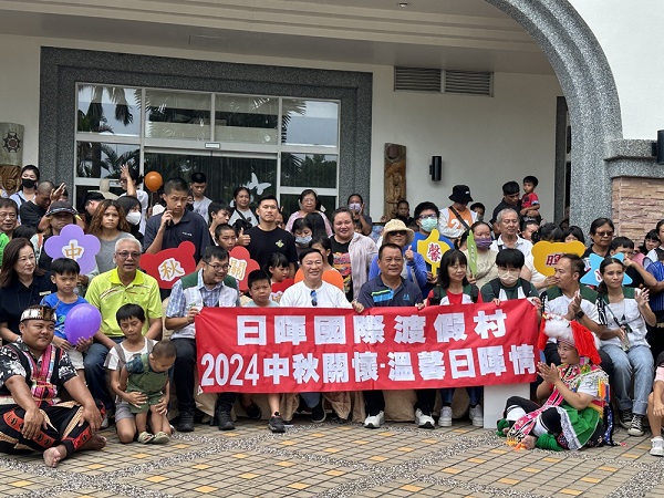 邀250名弱勢學童 免費五星渡假一日遊 日暉中秋關懷餐會 連續11年！ 攜手獻愛心1