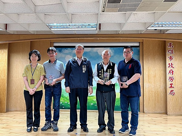 高市勞工局表揚績優調解人及民間團體 化解勞資糾紛有撇步1