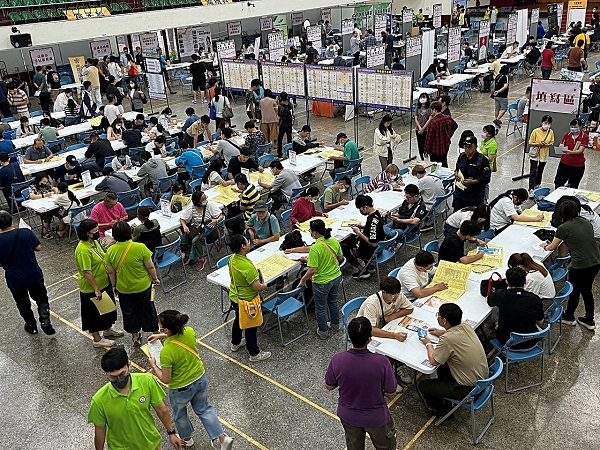 高雄大型徵才活動9月21日上午於高雄中學體育館登場1