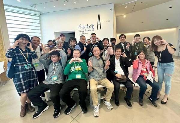 高雄市原生藝術育成中心藝術家，奪日本世界藝術展大獎1