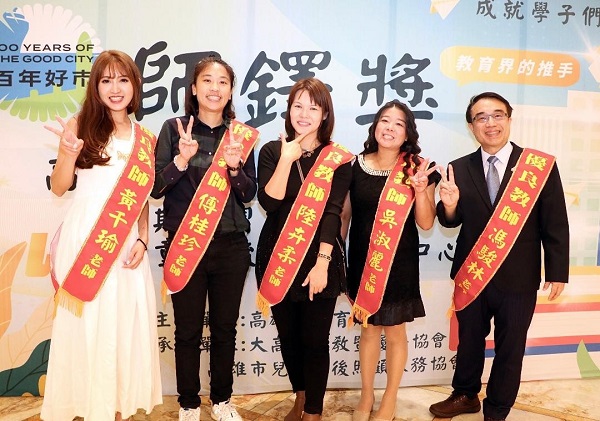 高雄市表揚補習班暨兒童課後照顧服務中心「師鐸獎」 吳立森局長感謝教師們抱持熱忱、作育英才1