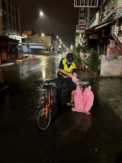 不抵強風自摔，大林警速出現守護