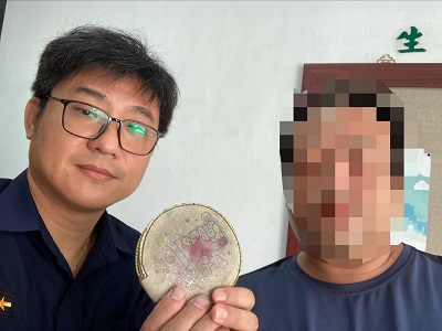 山陀兒颱風吹垮路樹男子協助搬樹木，錢包卻不慎掉落