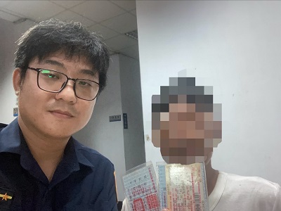 機車行老闆遺失客戶行照，警循線找到該人