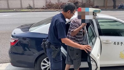 警巡邏二度巧遇老翁，原來是迷路回不了家