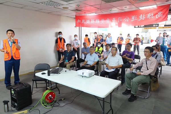 高捷聯合市府相關局處舉行公車接駁大型模擬演練 過程逼真，成功展現高度應變能力1