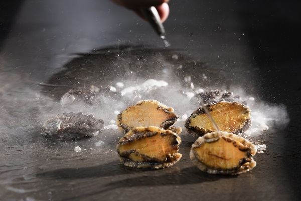 高雄才有！ 11月30日前至饗食天堂品嘗鮑魚料理 現煎鮑魚清爽彈牙 饗食天堂夢時代、三多店限定 看YT學饗食天堂經典料理 留言再抽下午餐券1