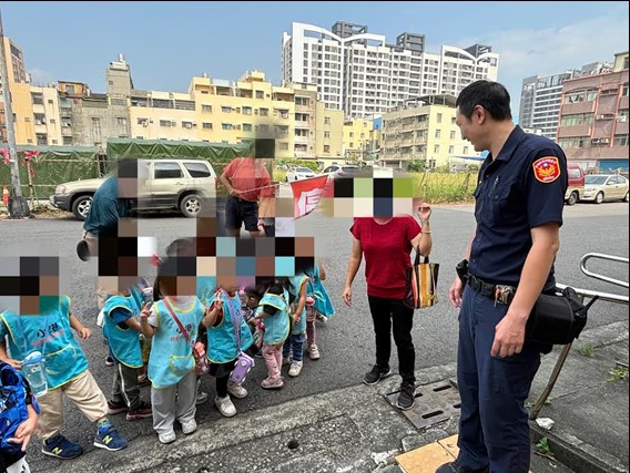 一日小小警察體驗營！小港幼兒園帶著小朋友參觀派出所1