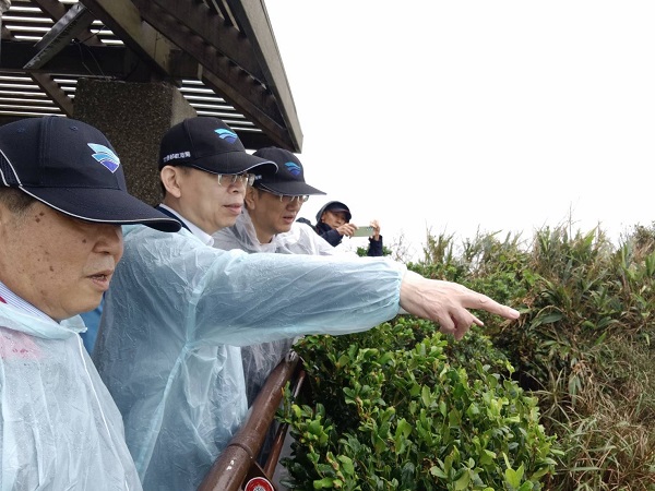 交通部林國顯次長赴野柳視察陸籍鈺洲啟航輪，指示把握海象可作業時間儘速完成殘油抽除1
