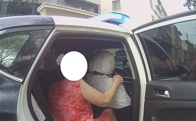 婦人外出買飯迷途，警憑愛心手鍊助返家
