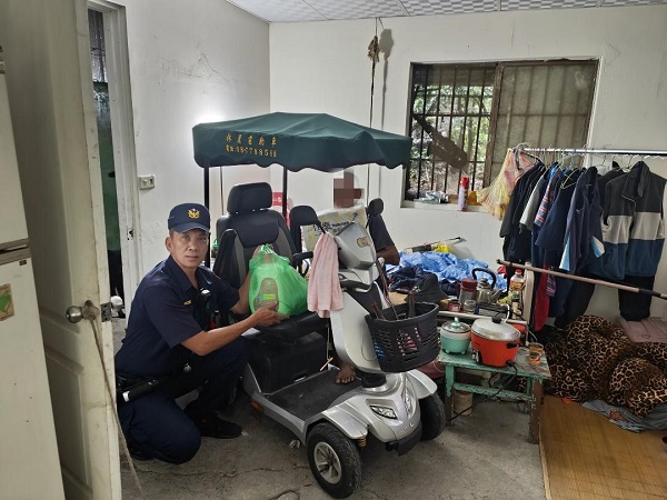 泰武警關懷轄內弱勢家庭1