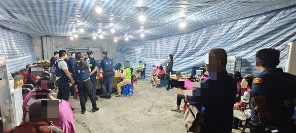 雞寮暗藏流動天九牌賭場、潮警逮23人查獲現金52萬2