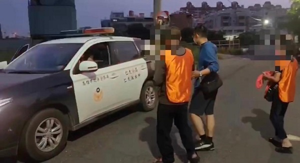 颱風甫過境難耐賭性 仁武警強力掃蕩破獲鐵皮屋內外職業賭場2
