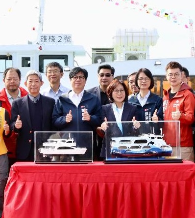 往返旗津雙星啟航！ 電力驅動渡輪雄棧2號、艾莉絲號交船啟用1