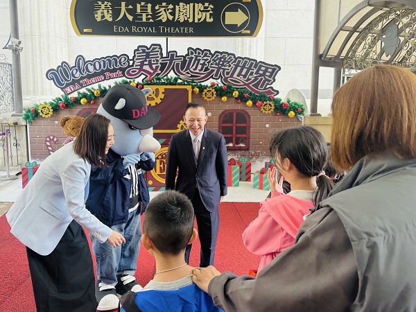 義大世界攜手社會局，共邀弱勢家庭歡度聖誕節1