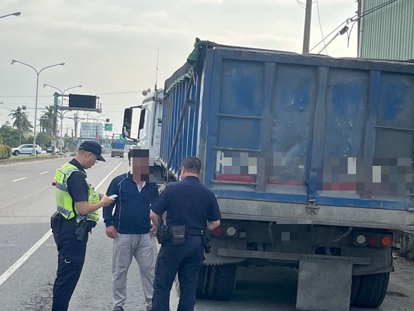 里警強力執法及宣導 打擊砂石大型車違規1