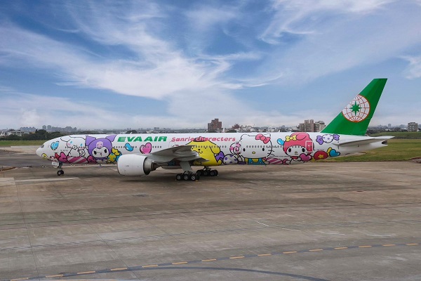 長榮航空全新Hello Kitty「糖果機」壓軸登場 三麗鷗明星歡樂陪伴 漫遊台北-巴黎糖果星樂園1