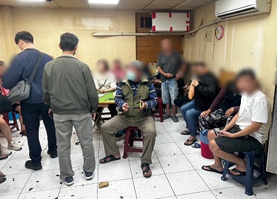 （肉龜）賭場藏身小吃店 警逮25人4