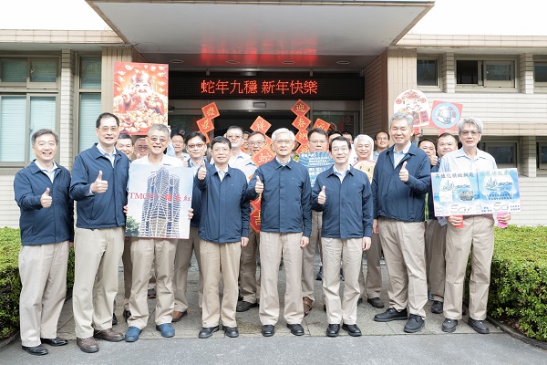 「蛇來運轉、蛇年行大運」，中鋼經營團隊新春拜年1